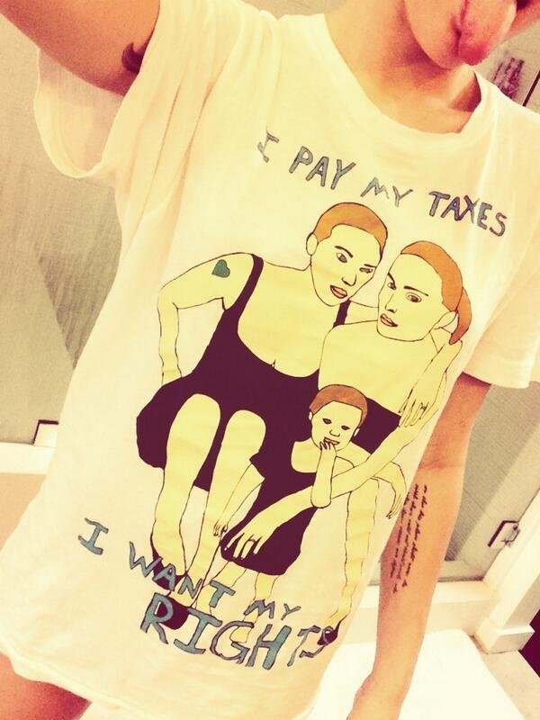 Miley Cyrus Twitter Marc Jacobs Tshirt Camiseta, Hay una lesbiana en mi sopa